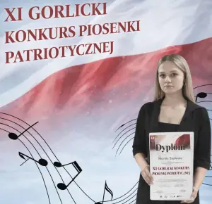 Pianista na scenie w Domu Kultury