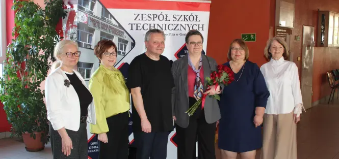 Dyrekcja, nauczyciel i osoby z Ministerstwa Edukacji Narodowej