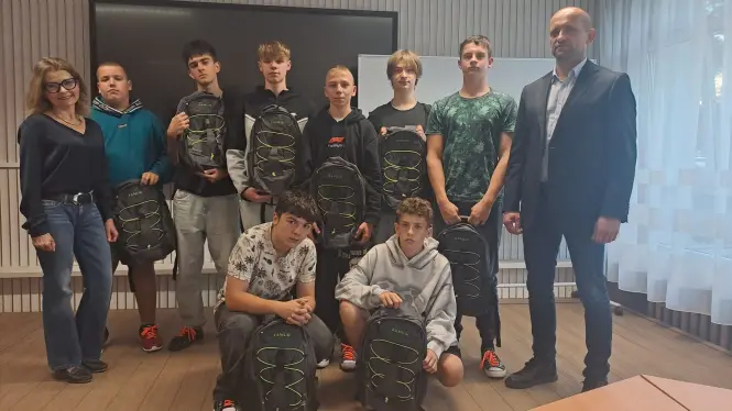 Uczniowie klasy patronackiej z przedstawicielami firmy Famur